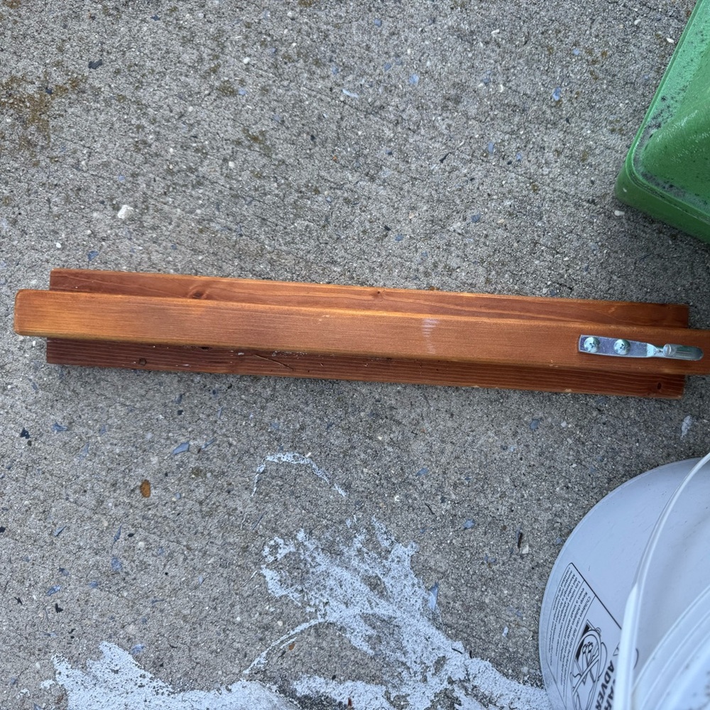 Saddle shelf